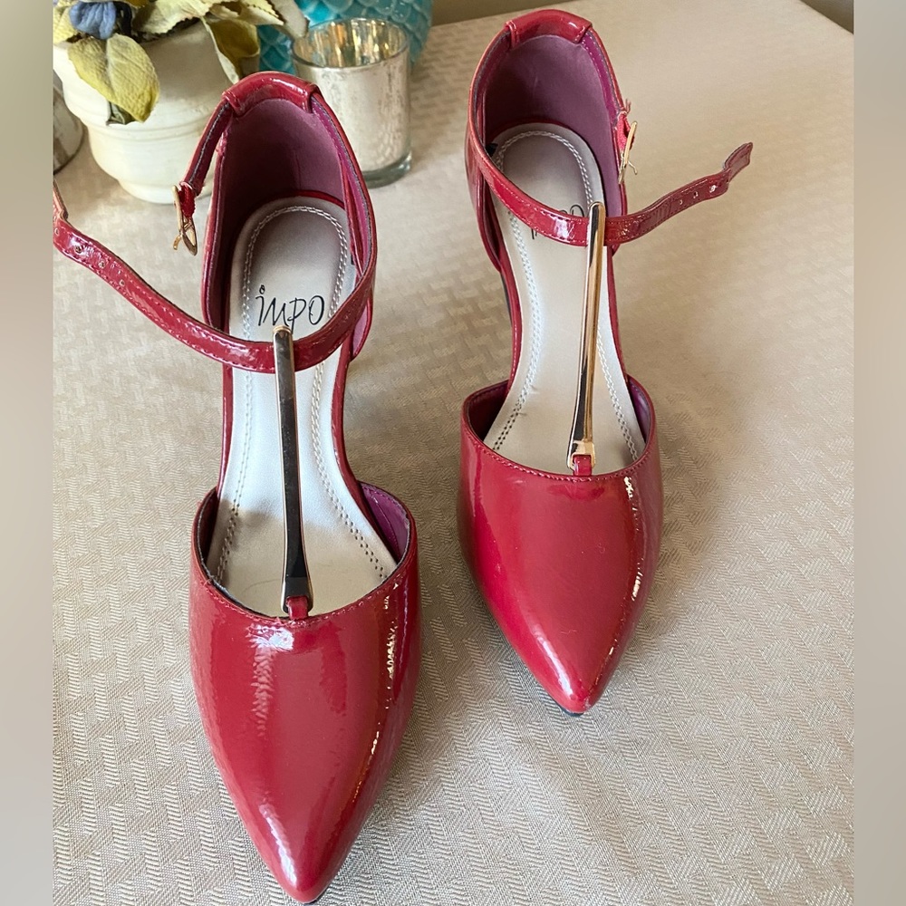 Women’s Red Stiletto Heels with Gold Accent size 7